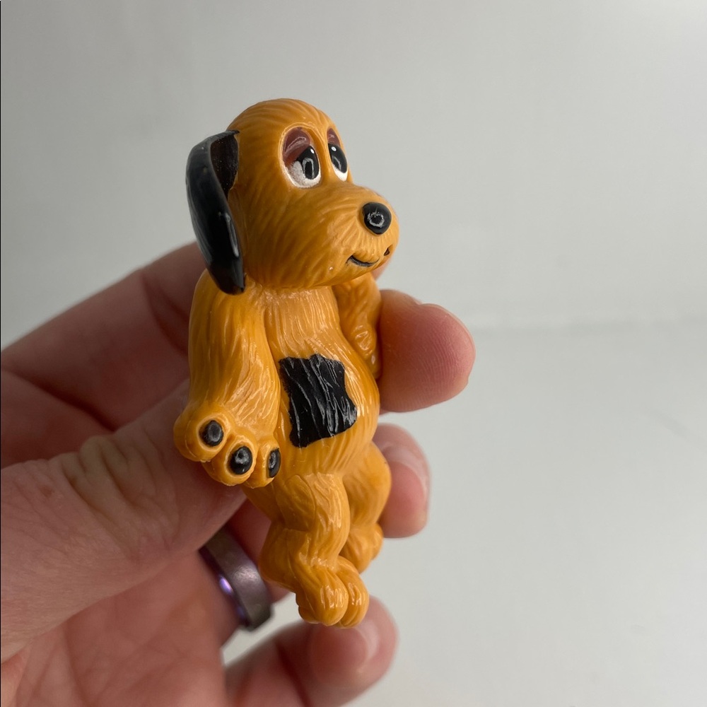 1984, 96 Vintage Pound Puppy Lying Down Mini Figure